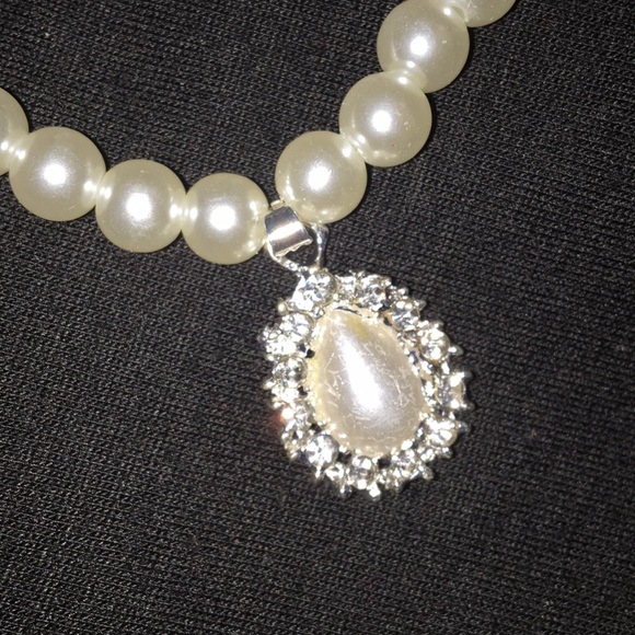 Wedding 👰🏼 Necklace and Earring Set - Picture 2 of 3